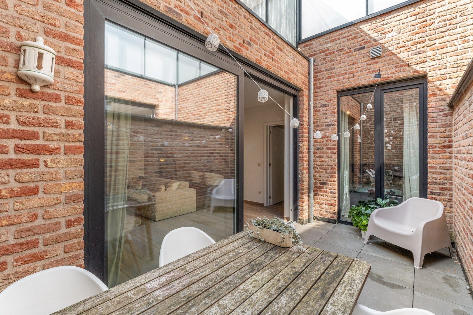 Recent, hoogwaardig afgewerkt gelijkvloers appartement, met terras en inpandige garage, in het centrum van Maaseik!  foto 24