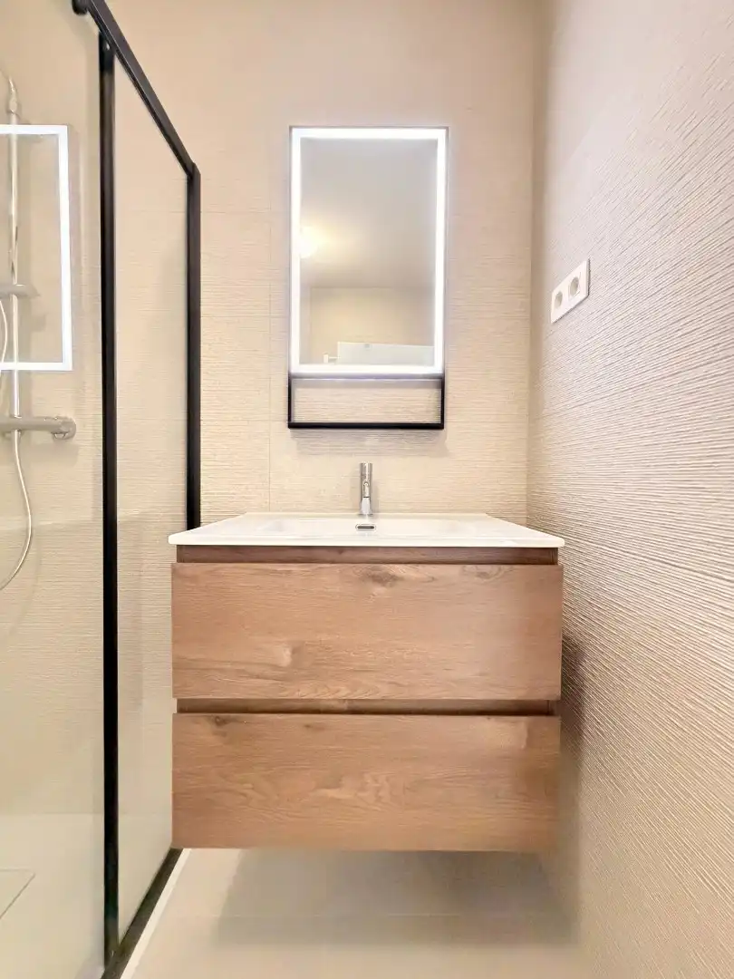 Netjes gerenoveerd 1-slaapkamer appartement met ruime kelder en inpandige garage foto 20