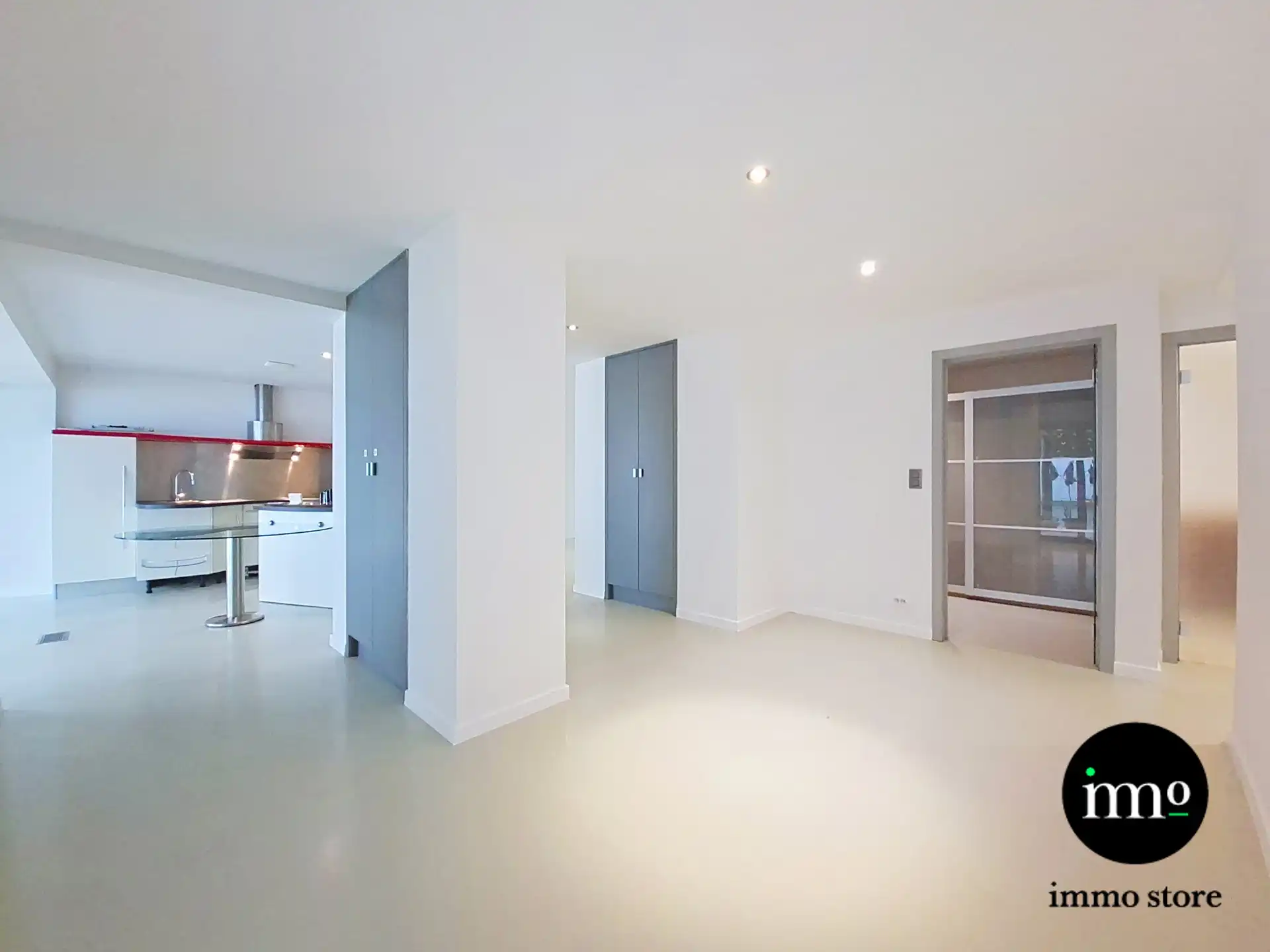 Ruim 2-slaapkamerappartement met privétuin foto 9