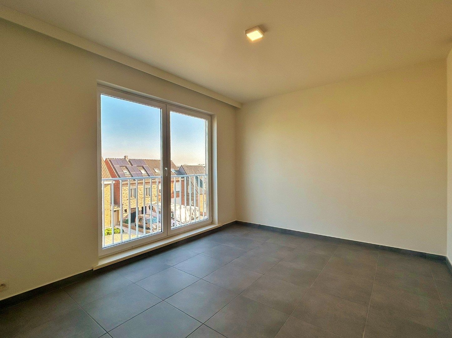 Ruim appartement met veel lichtinval, 3 slaapkamers en garage foto 7