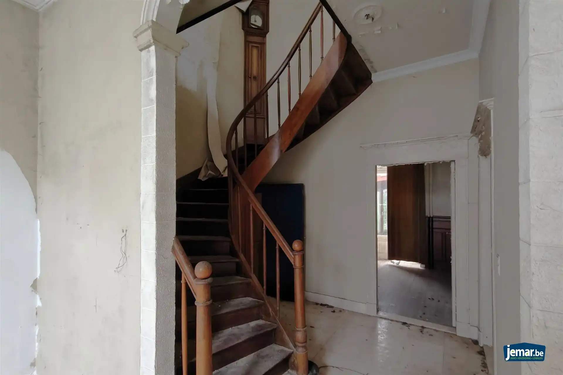 Ruime stadshoeve (431m²) pal in het centrum van Borgloon foto 3