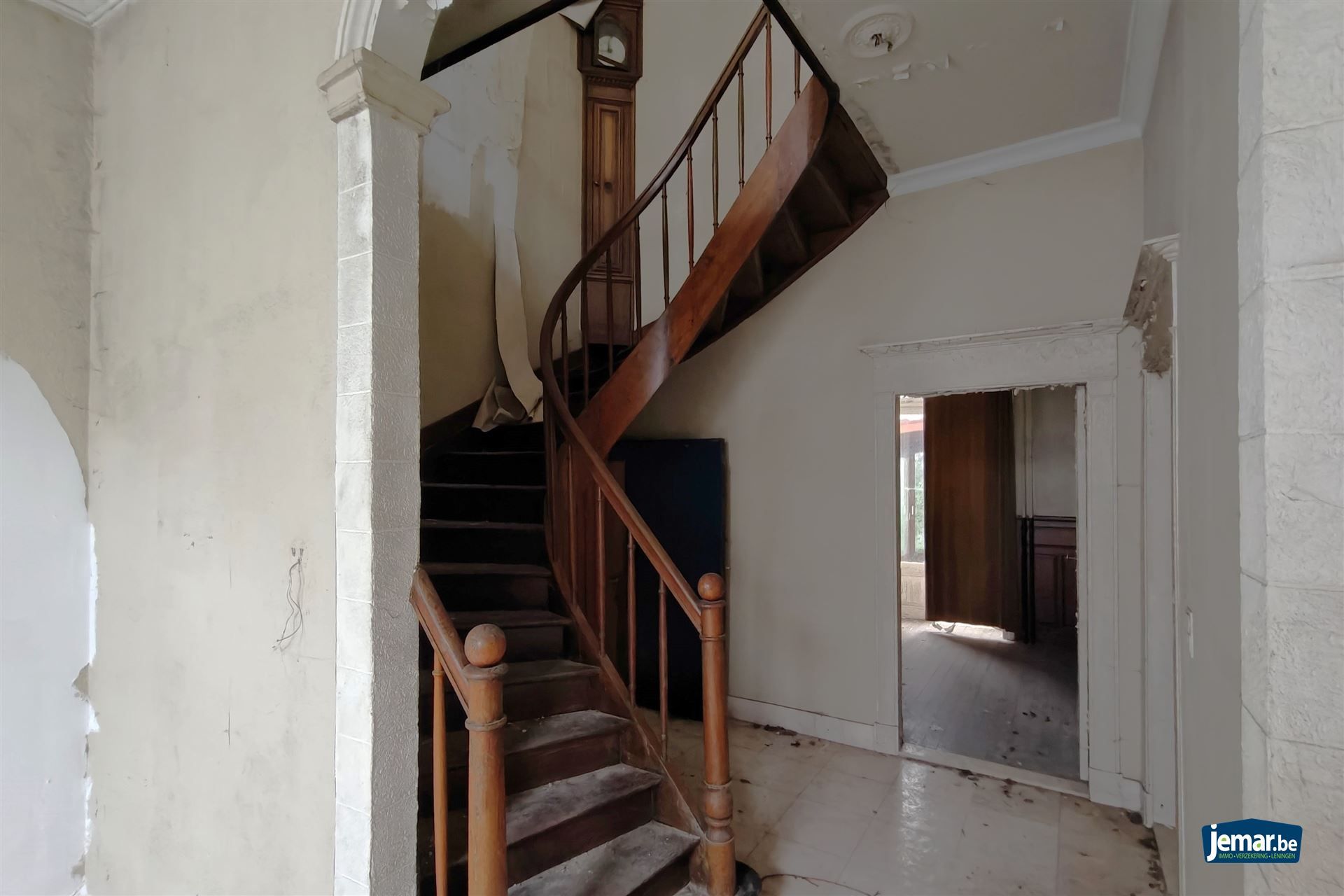 Ruime stadshoeve (431m²) pal in het centrum van Borgloon foto 3