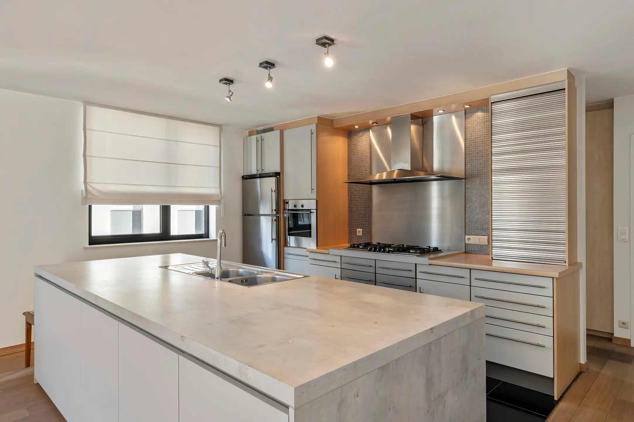 Lichtrijk duplex appartement met uitzonderlijk brede gevel foto 4