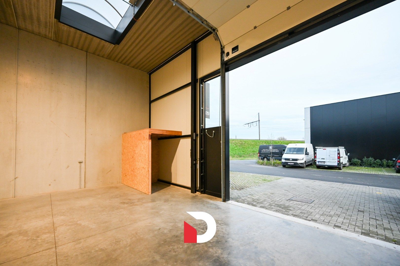 Recente KMO-unit met 2 parkeerplaatsen op toplocatie te Brugge foto 7