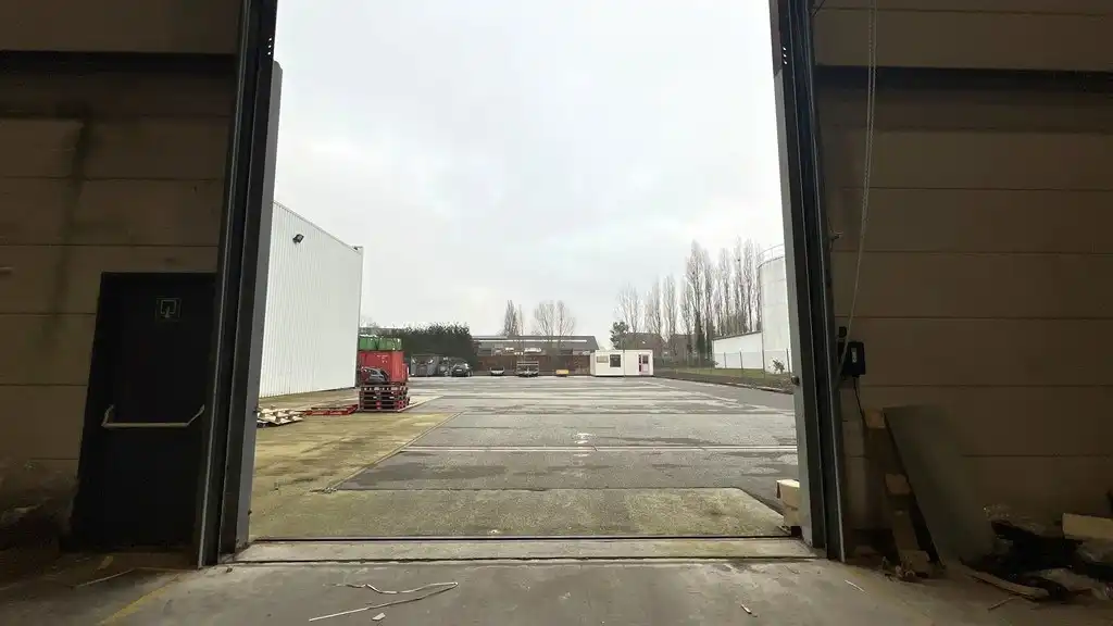 Loods met kantoor te huur in Europark-Noord te Sint-Niklaas foto 14