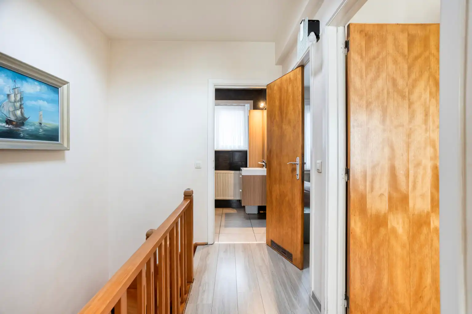 Gerenoveerde bel-étage woning met garage foto 22