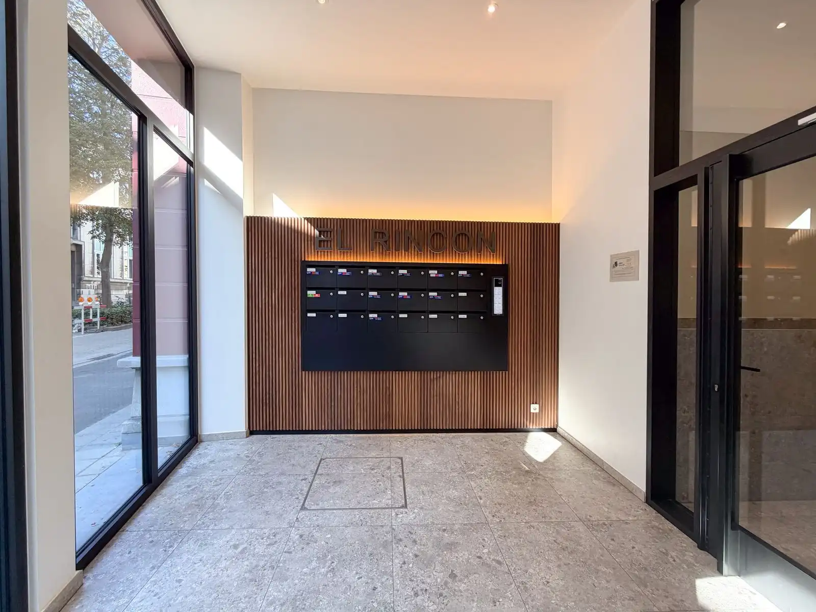 Jonge residentie met 2 slaapkamers en 2 terrassen foto 14
