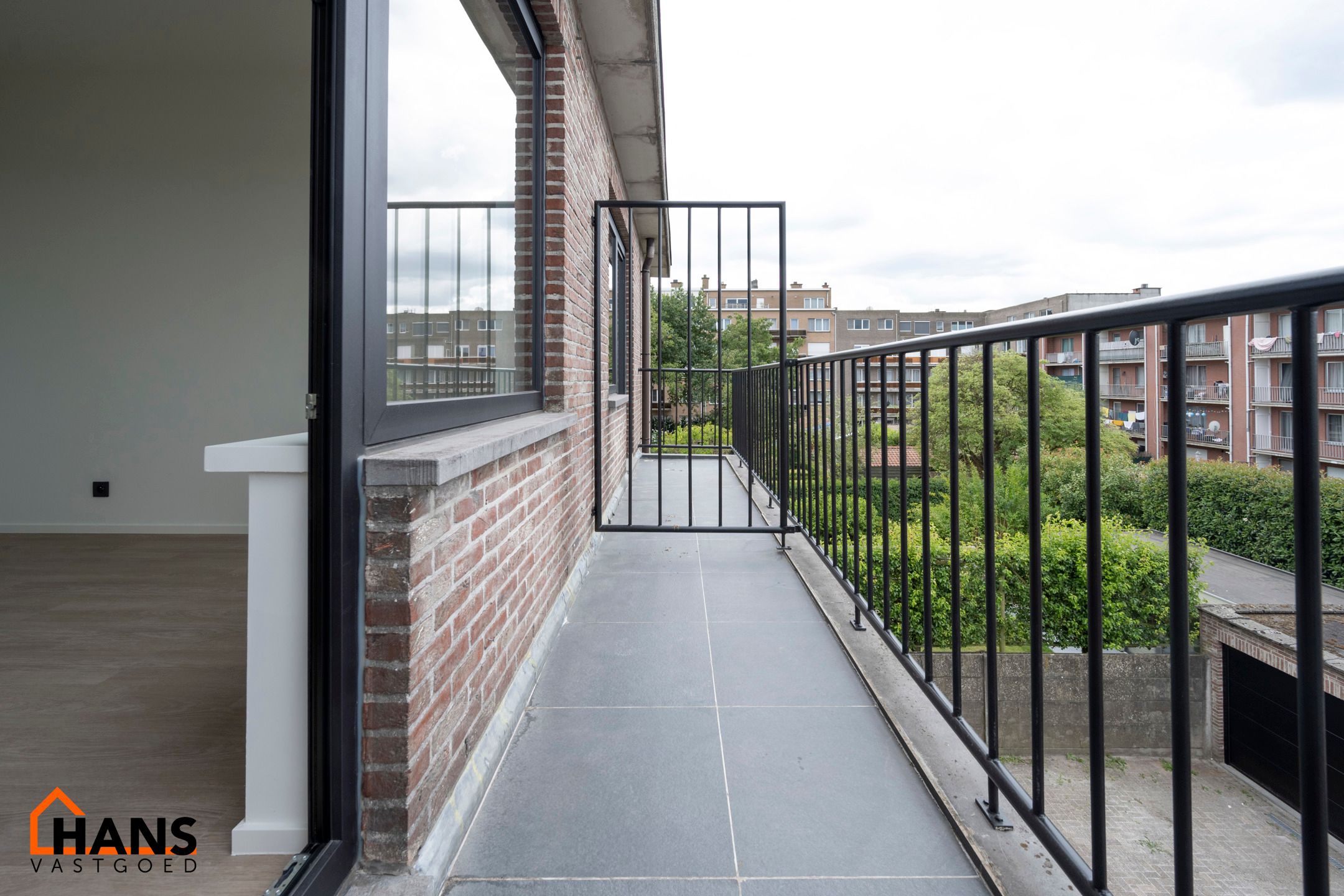 Ruim, gerenoveerd appartement met garagebox foto 12
