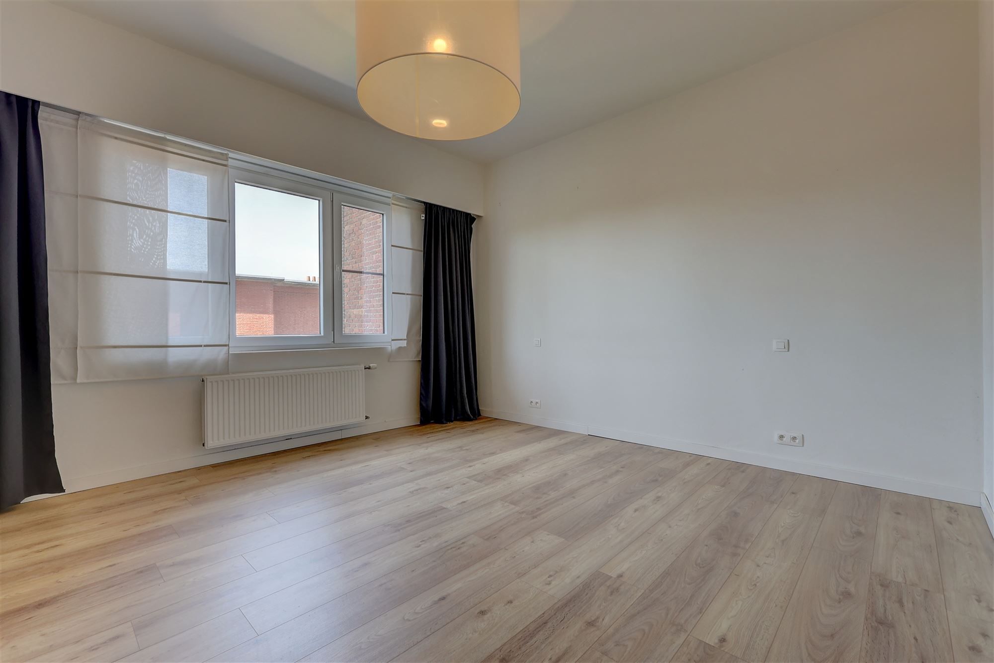 Prachtig appartement met twee slaapkamers, terras en garagebox in Wilrijk! foto 7