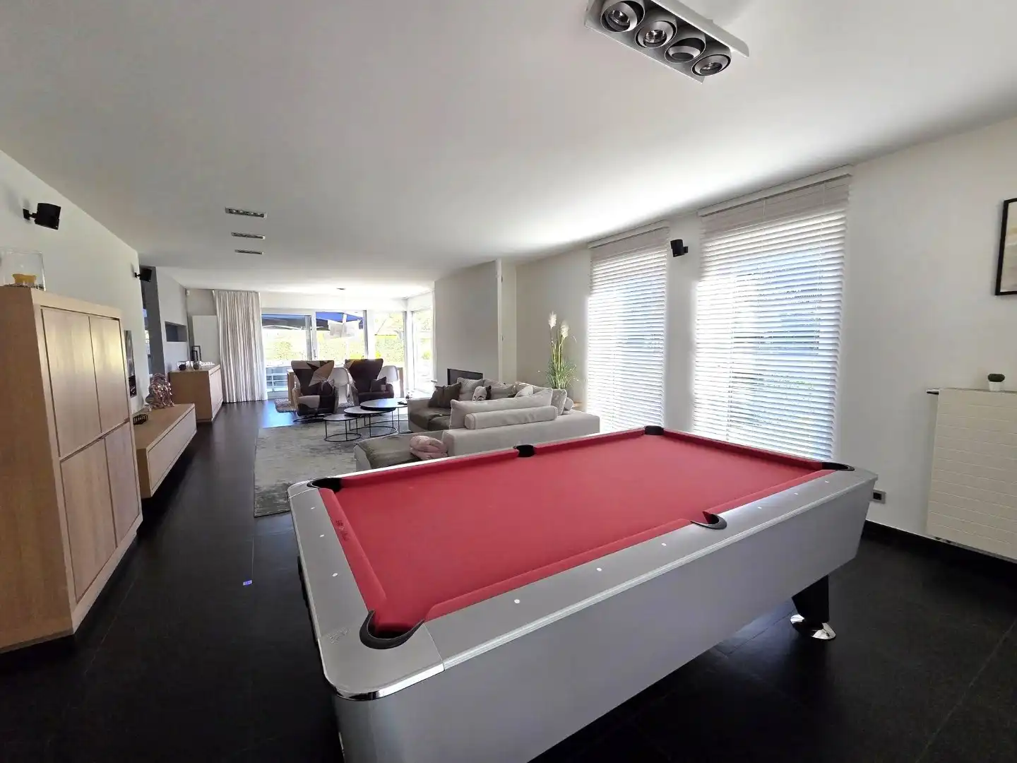 Schitterende villa op 17are 30ca, gelegen op bijna het einde van deze schitterende woonwijk. foto 5