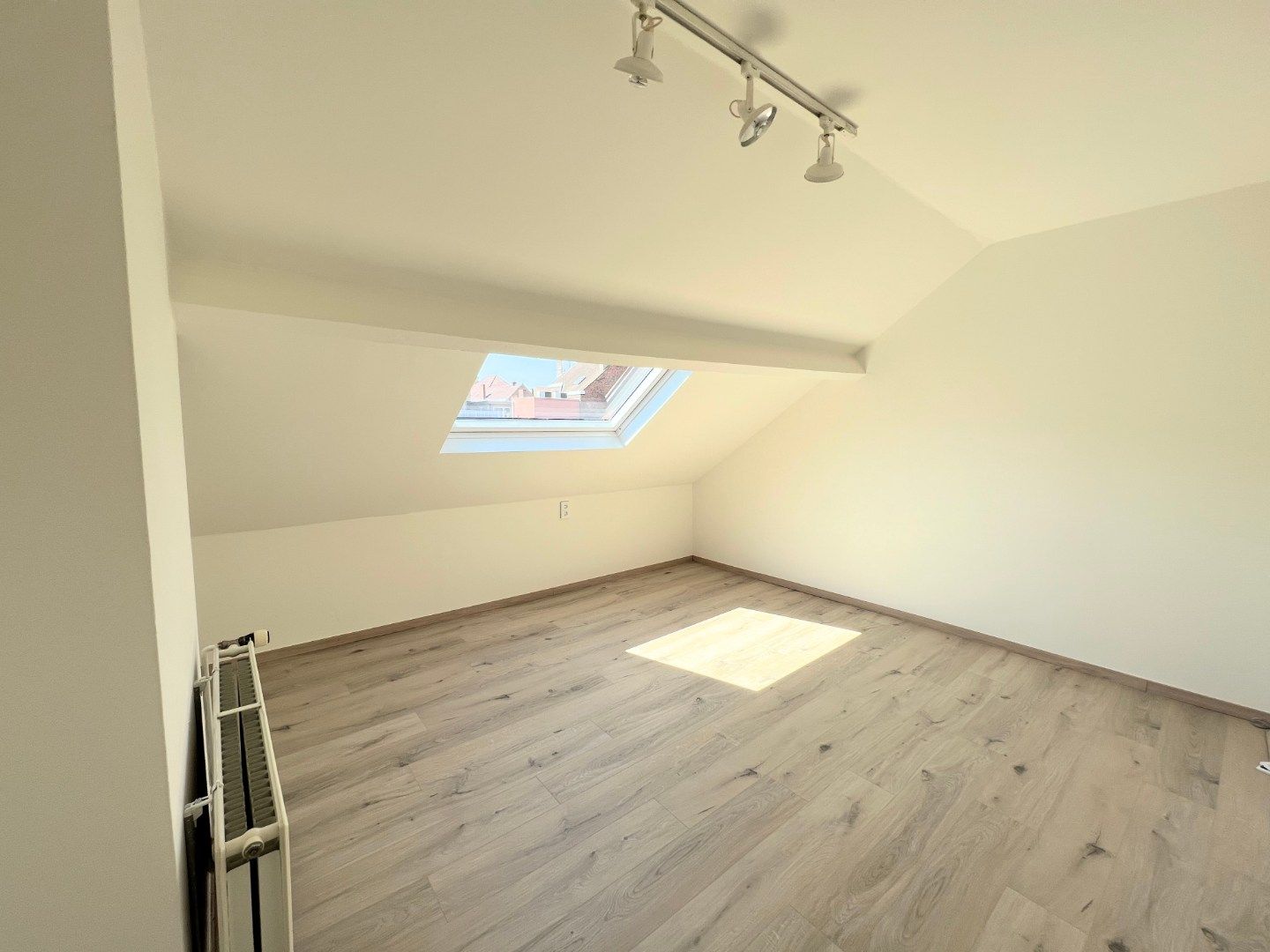 GERENOVEERDE STADSWONING IN CENTRUM IEPER MET 3 SLPKS EN ZONNIG TERRAS foto 14