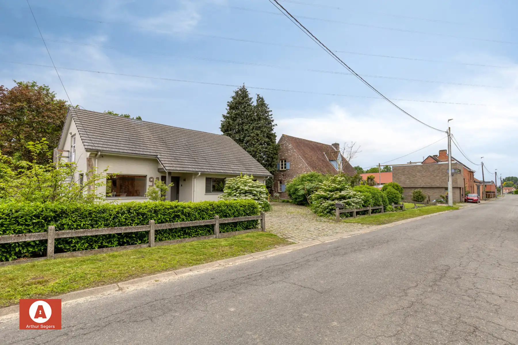 Open bebouwing met bungalowgevoel op 21a nabij Buggenhoutbos foto {{pictureIndex}}