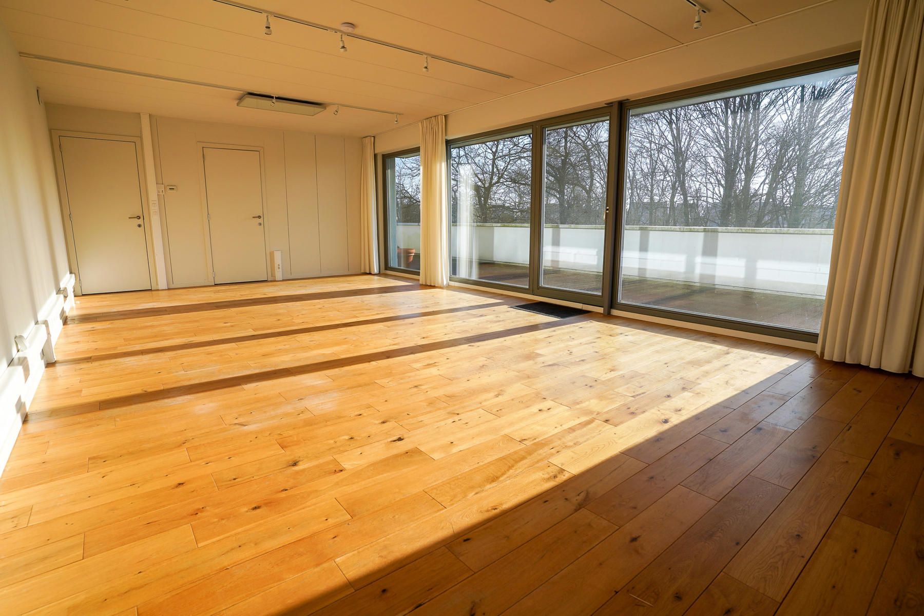 Rustige en betaalbare kantoorruimte met A-label, groot terras en 4 parkeerplaatsen foto 8