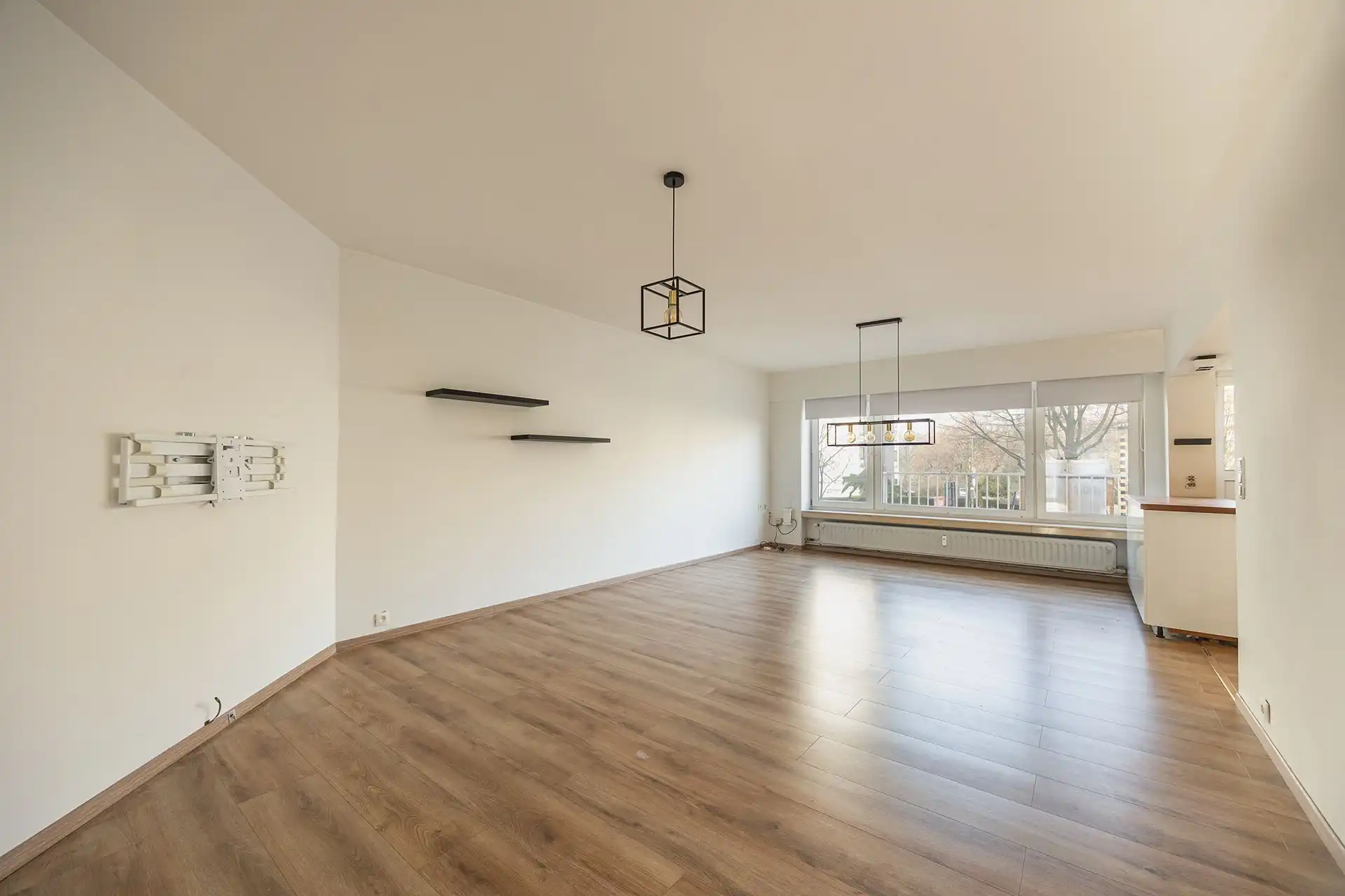 Instapklaar, lichtrijk appartement met terras en staanplaats foto 8