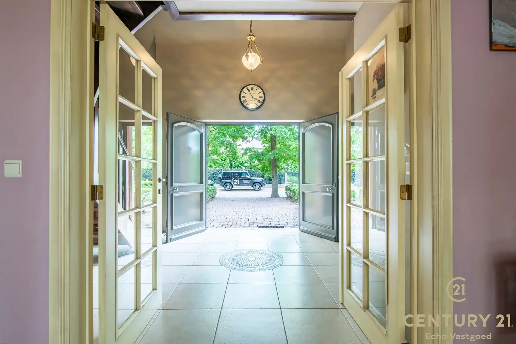 Riante villa met 5 slaapkamers, 4 badkamers en binnenzwembad foto 17