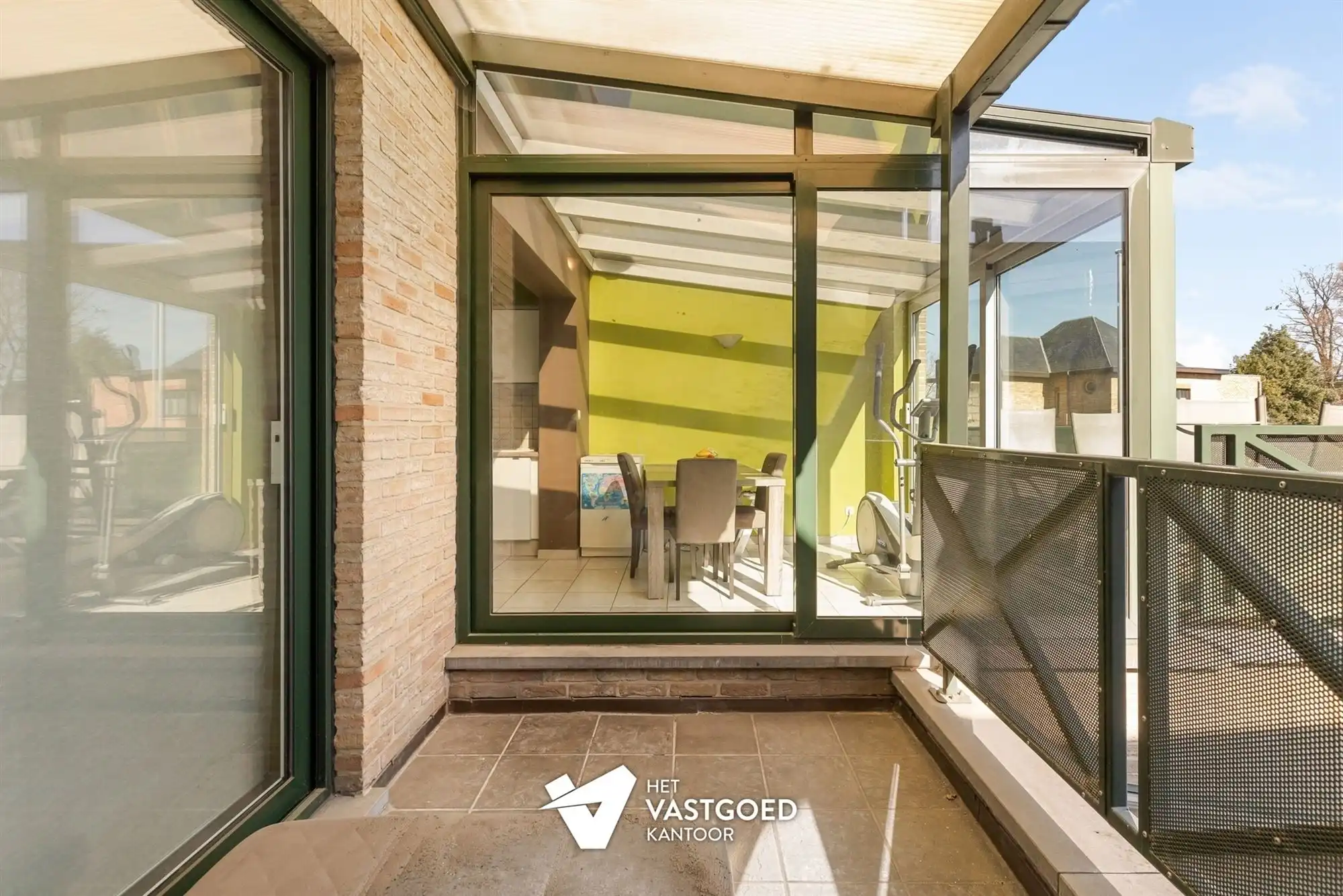 ZEER RUIM EN LICHTRIJK DUPLEX APPARTEMENT (149M²) MET 2 SLAAPKAMERS EN LEUKE VERANDA MET 2 TERRASSEN TE LAAKDAL foto 23