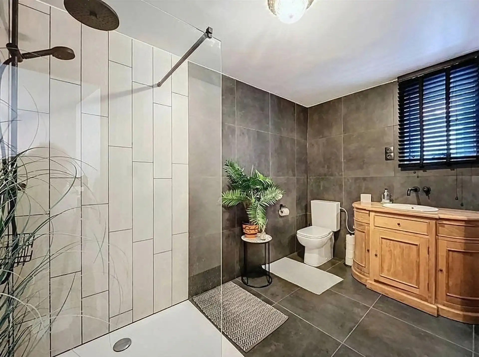 Gezeligge woning met 2 slaapkamers, volledig vernieuwd! foto 9