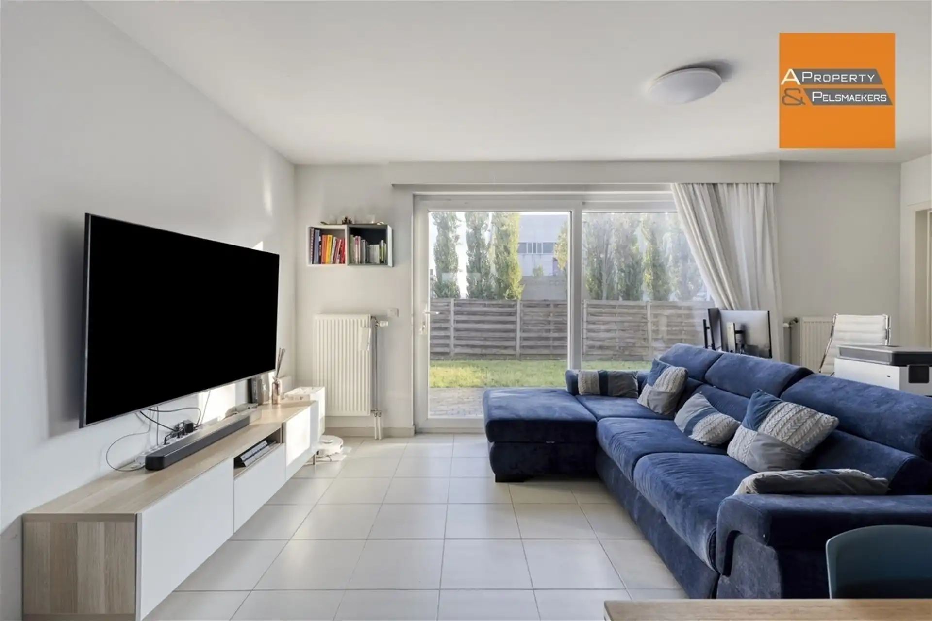 BOD AANVAARD Gelijkvloers appartement met 2 slaapkamers 2 staanplaatsen en tuin foto 2