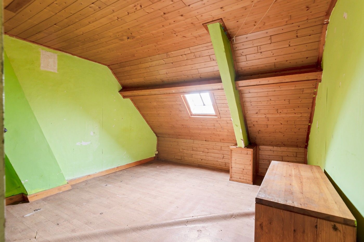 Karaktervolle, te renoveren woning met 4 slpk., garage en tuin foto 8