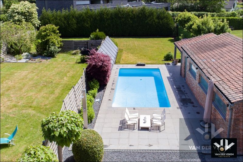 STIJLVOLLE HOB MET MODERN COMFORT EN ZWEMBAD foto 7