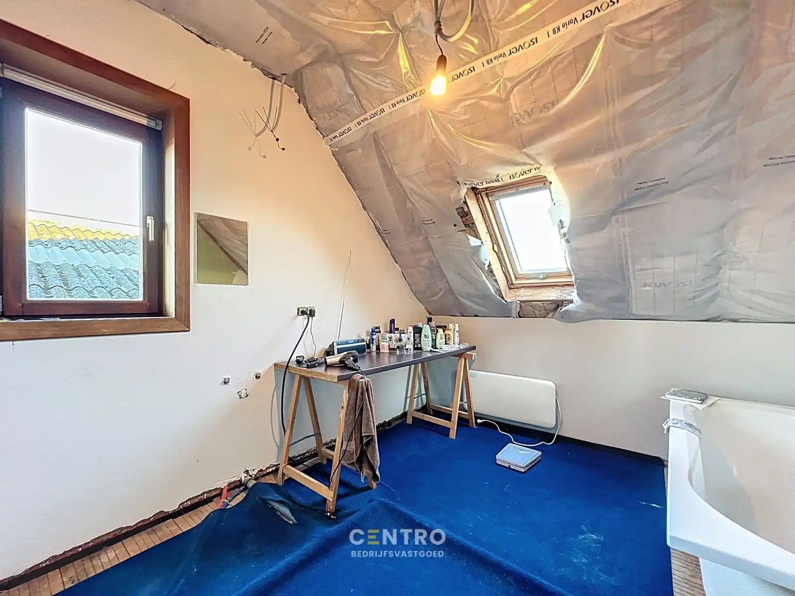 Zeldzame opportuniteit: LOODS/ATELIER 516 m² + ruime ALLEENSTAANDE woning 250 m² op rustig bedrijventerrein vlakbij Roeselare (EPC: A) ! foto 30