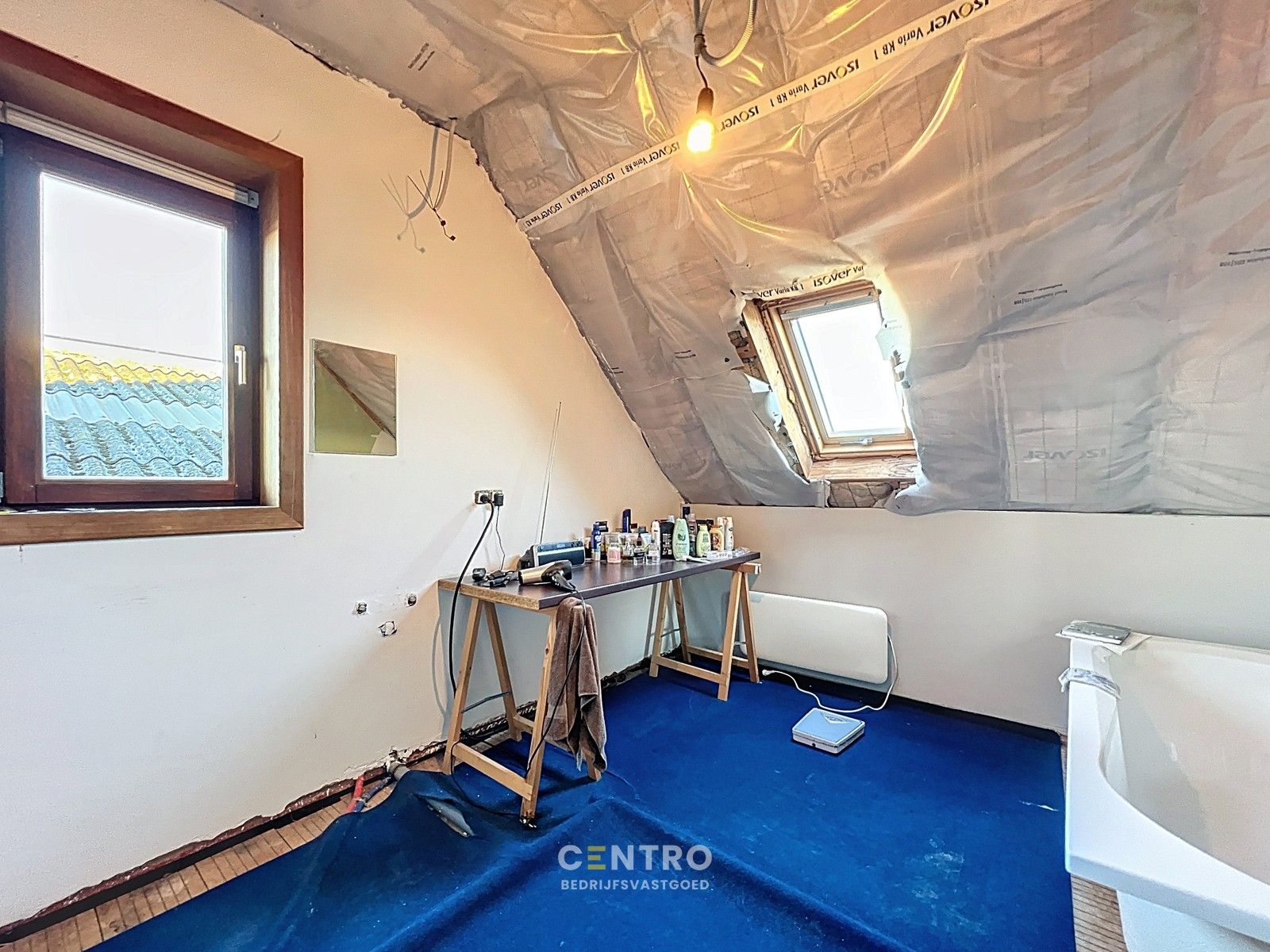 Zeldzame opportuniteit: LOODS/ATELIER 516 m² + ruime ALLEENSTAANDE woning 250 m² op rustig bedrijventerrein vlakbij Roeselare (EPC: A) ! foto 30