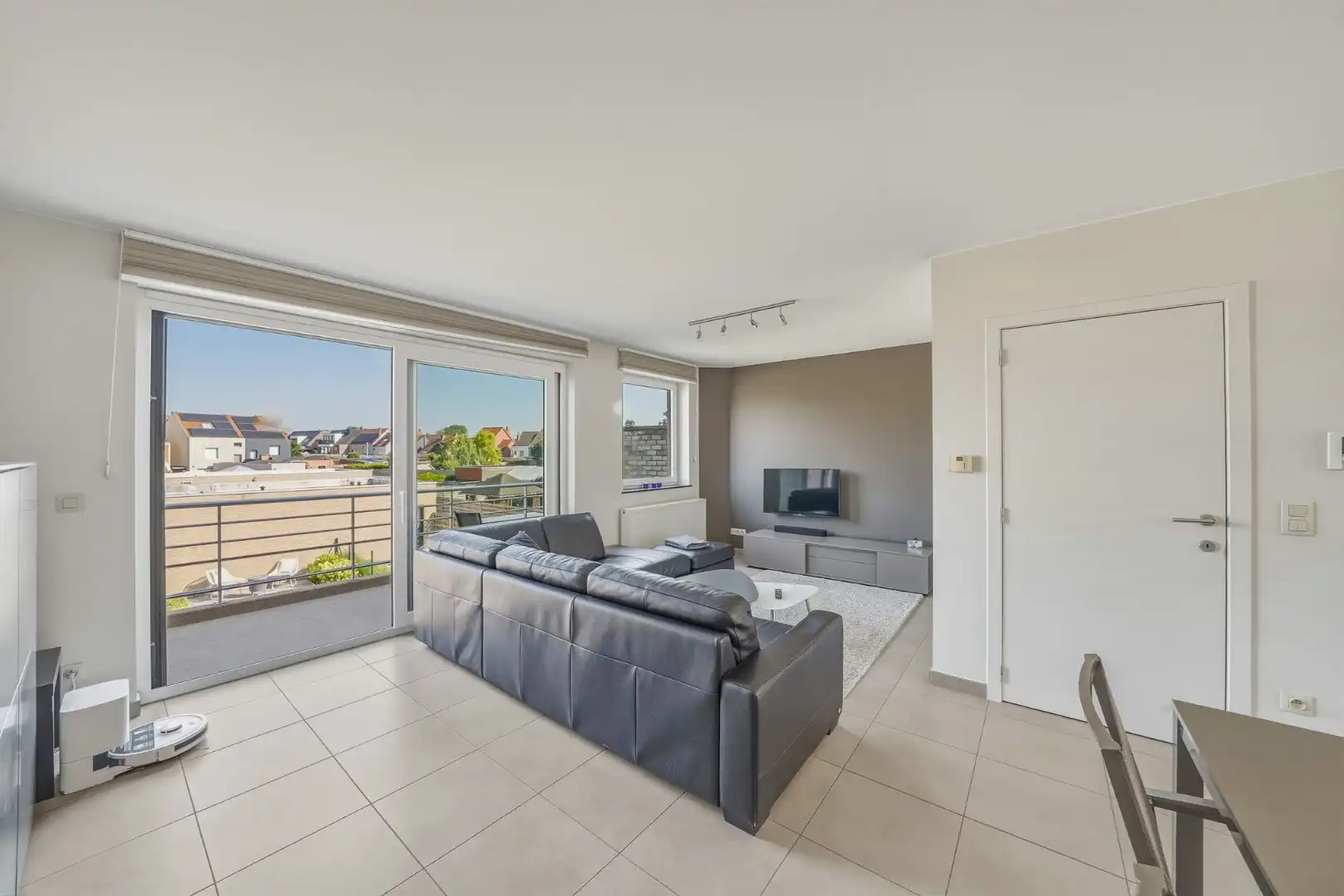Instapklare recente woning met zeer ruime garage en tuin in Oudenburg foto 4