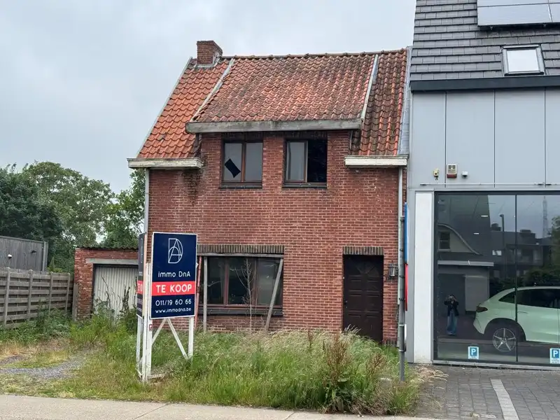 Bouwgrond met af te breken woning - 440 m² foto {{pictureIndex}}
