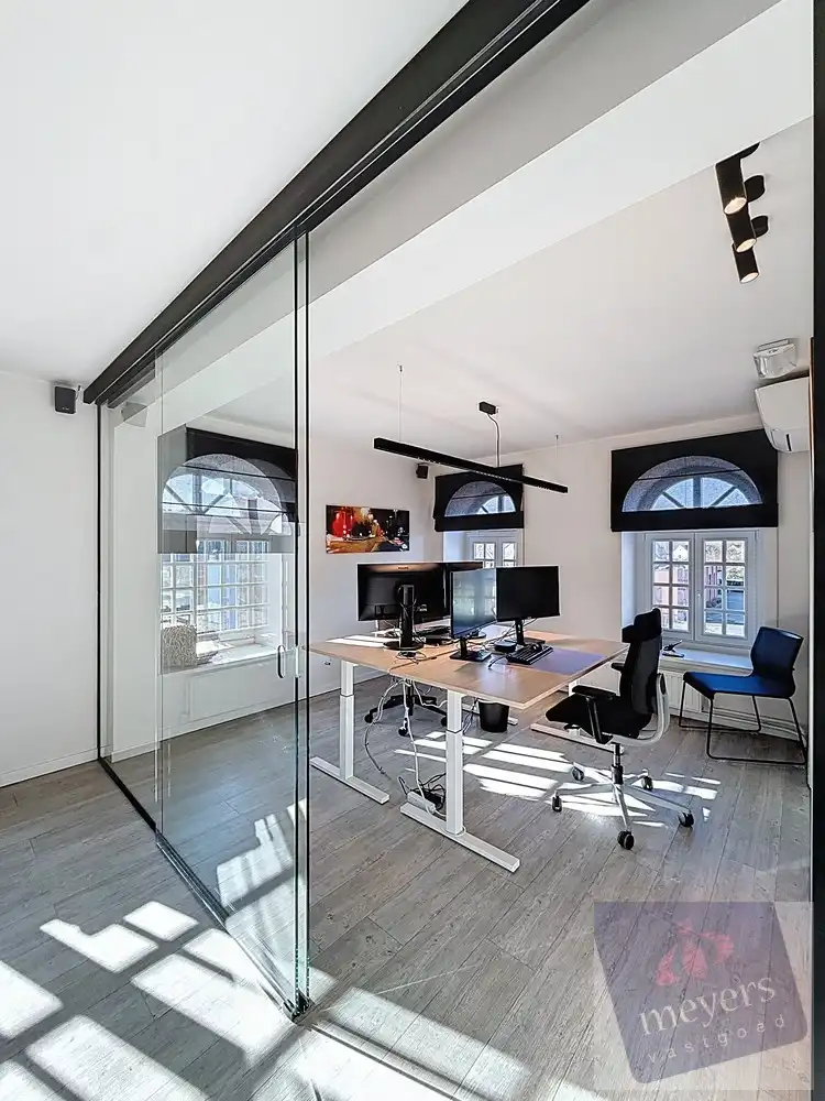 Veelzijdig commercieel pand met 14 parkeerplaatsen op topligging in Hasselt foto 16