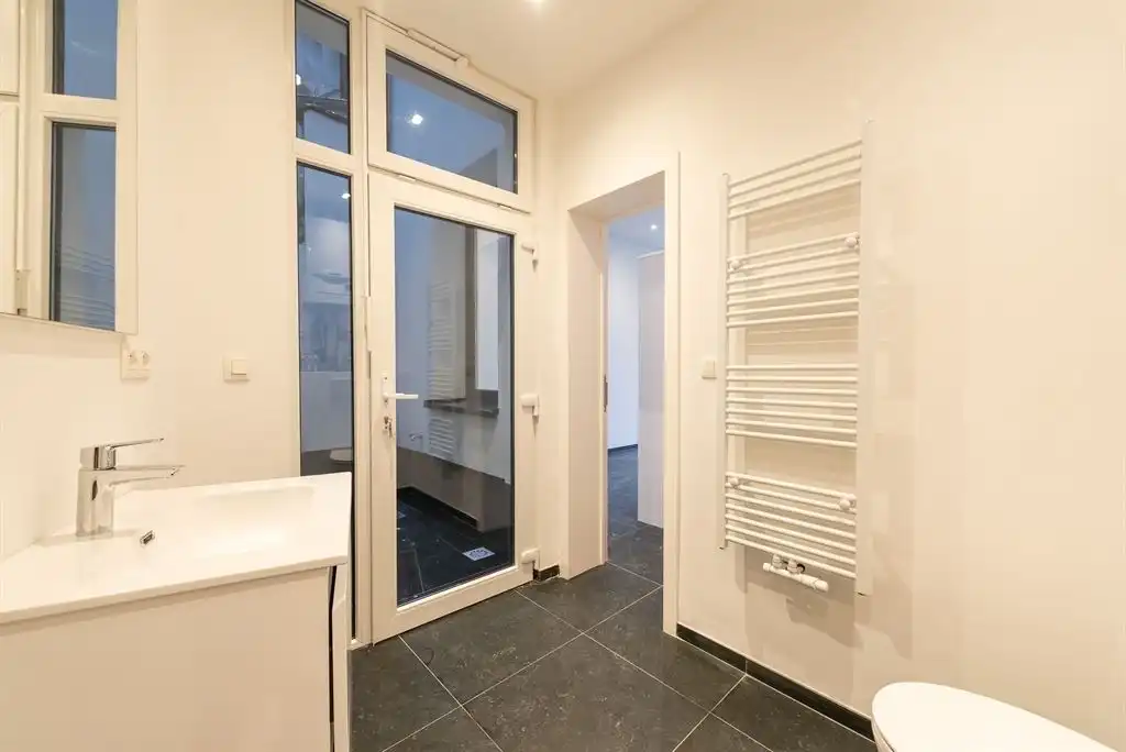 Gerenoveerde kantoorruimte foto 3