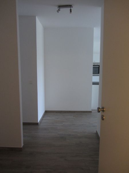 Uitstekend gelegen 2-slpk appartement met terras, autostaanplaats en kelderberging foto 2