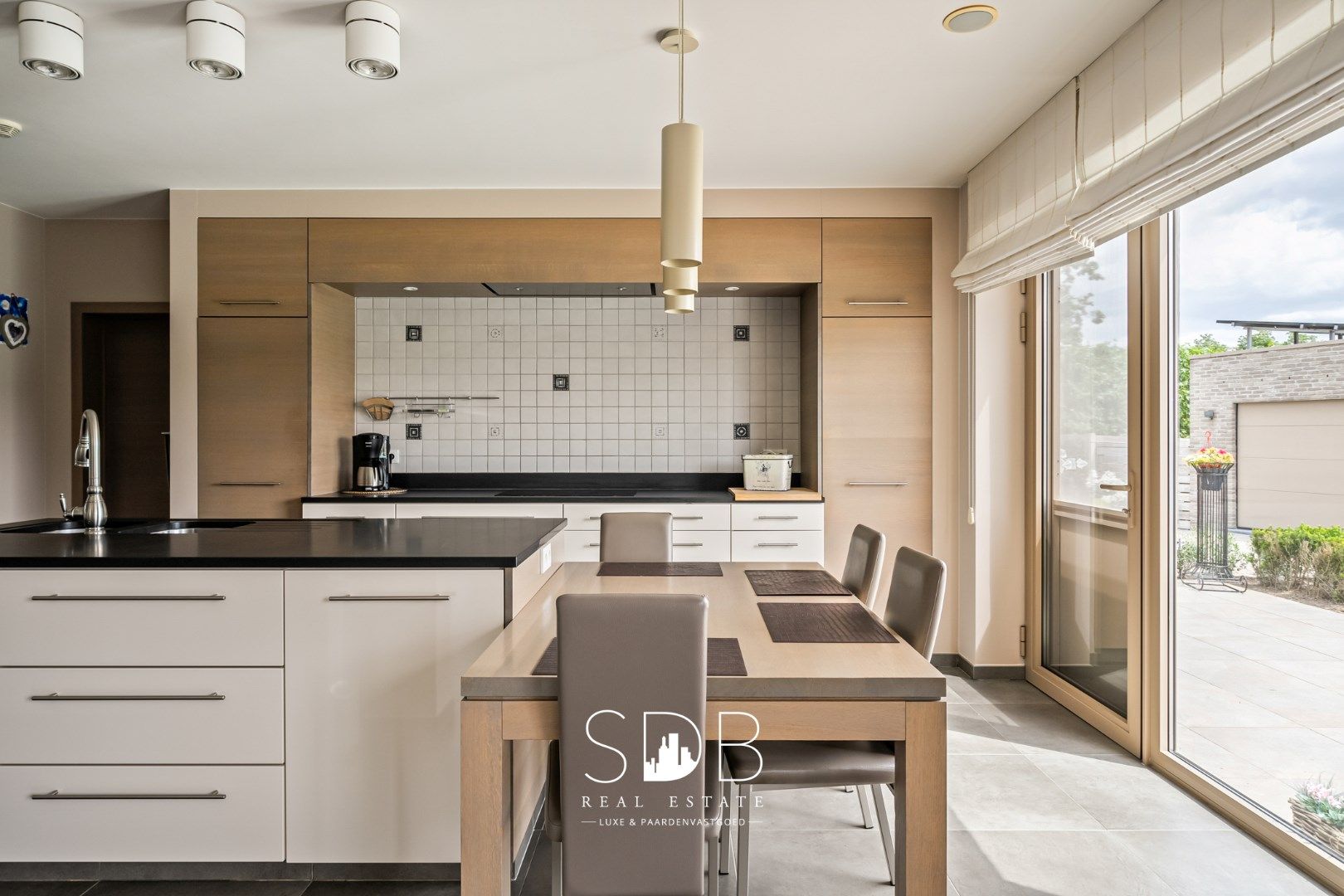 Moderne villa met gezinstuin en zwembad op 1.685m²  foto 9
