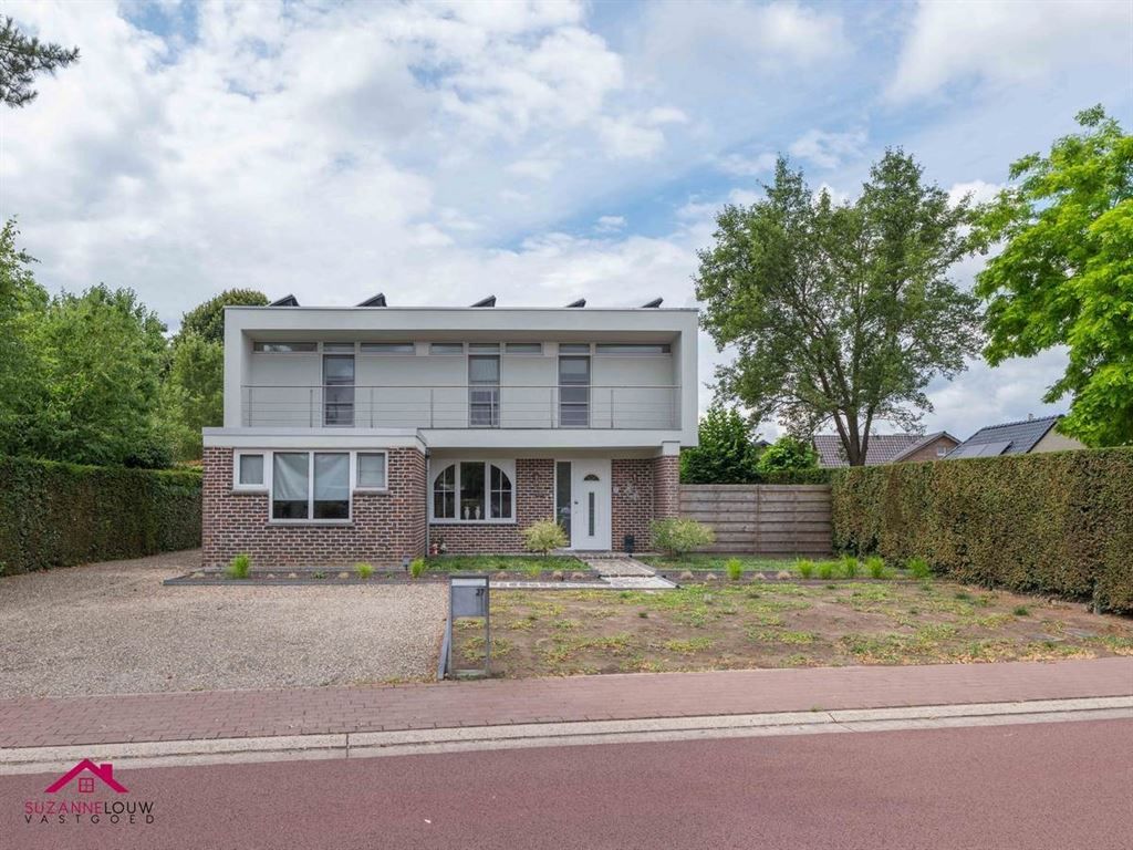 Goed onderhouden vrijstaande woning foto {{pictureIndex}}