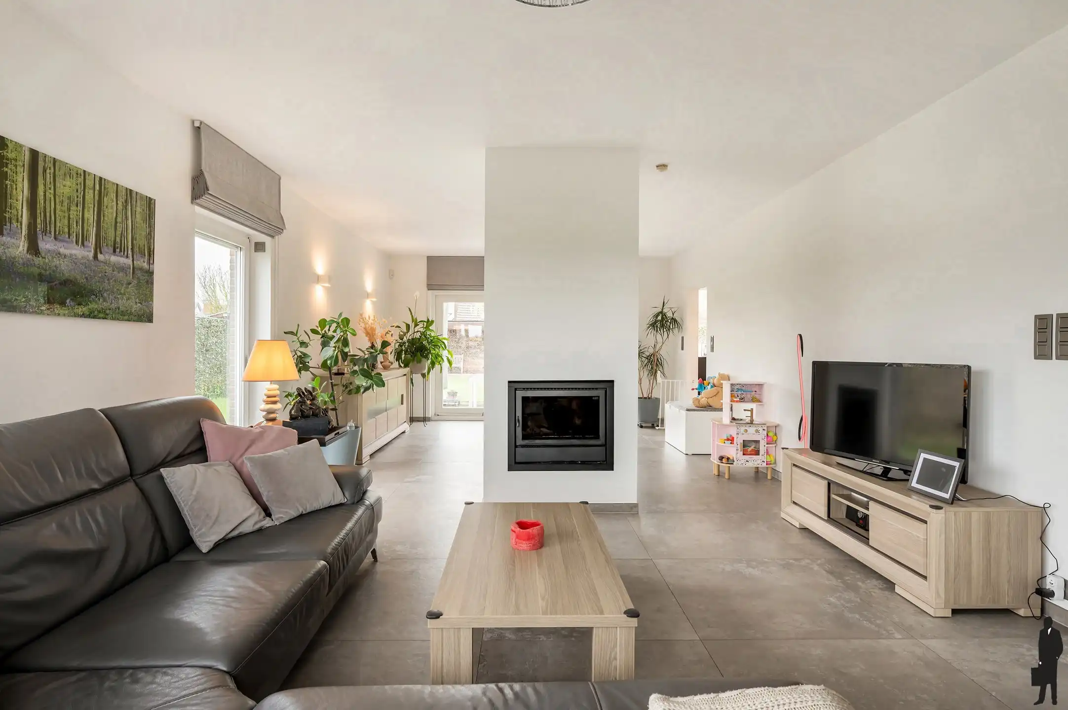 Instapklare woning met 3 slaapkamers en bureauruimte op toplocatie te Leest. foto 3