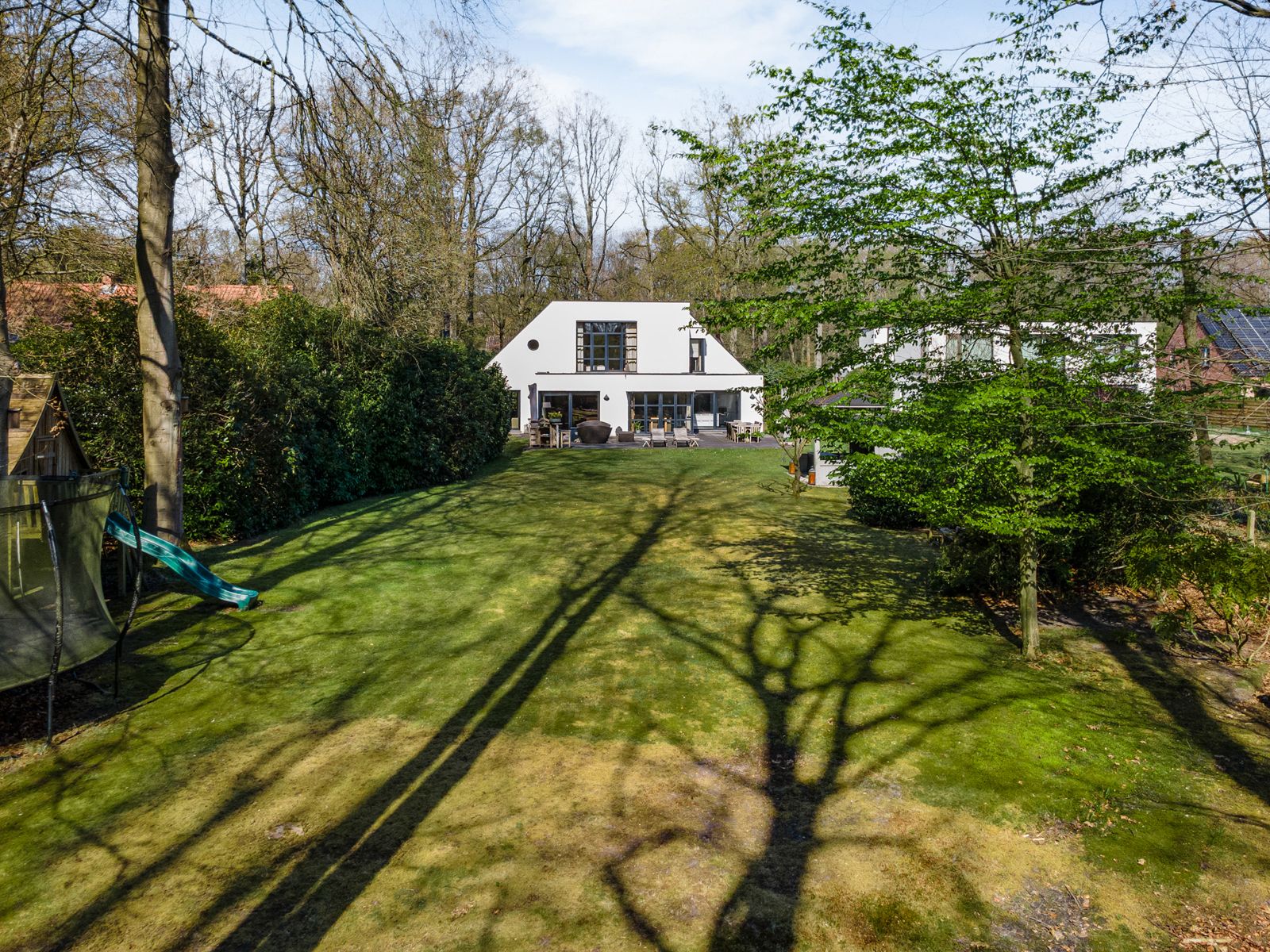 Moderne villa vlakbij het park van Halle Zoersel op 2.933m². foto 2