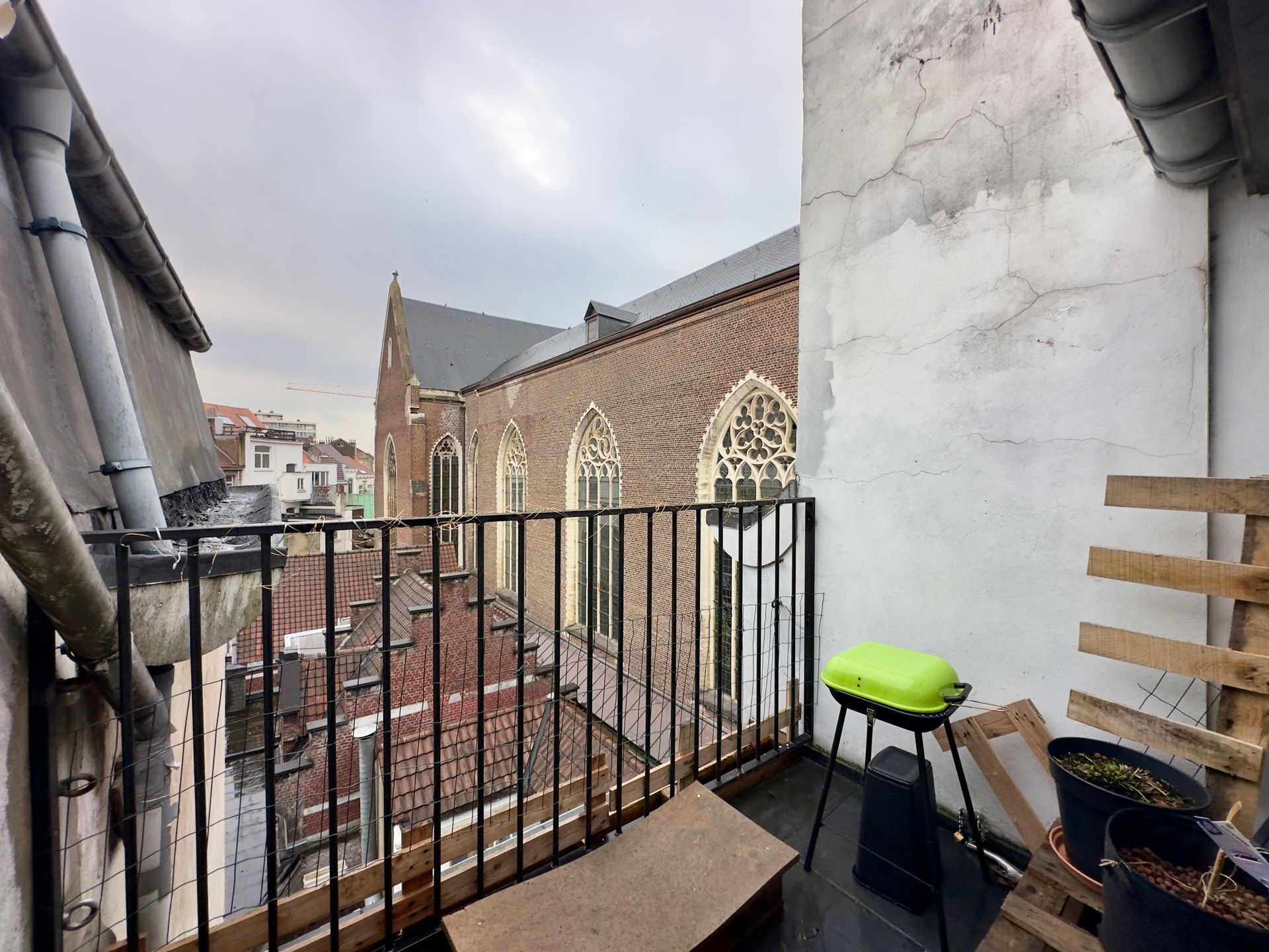 Gemeubileerde studio met slaapgedeelte ideaal gelegen! foto 8