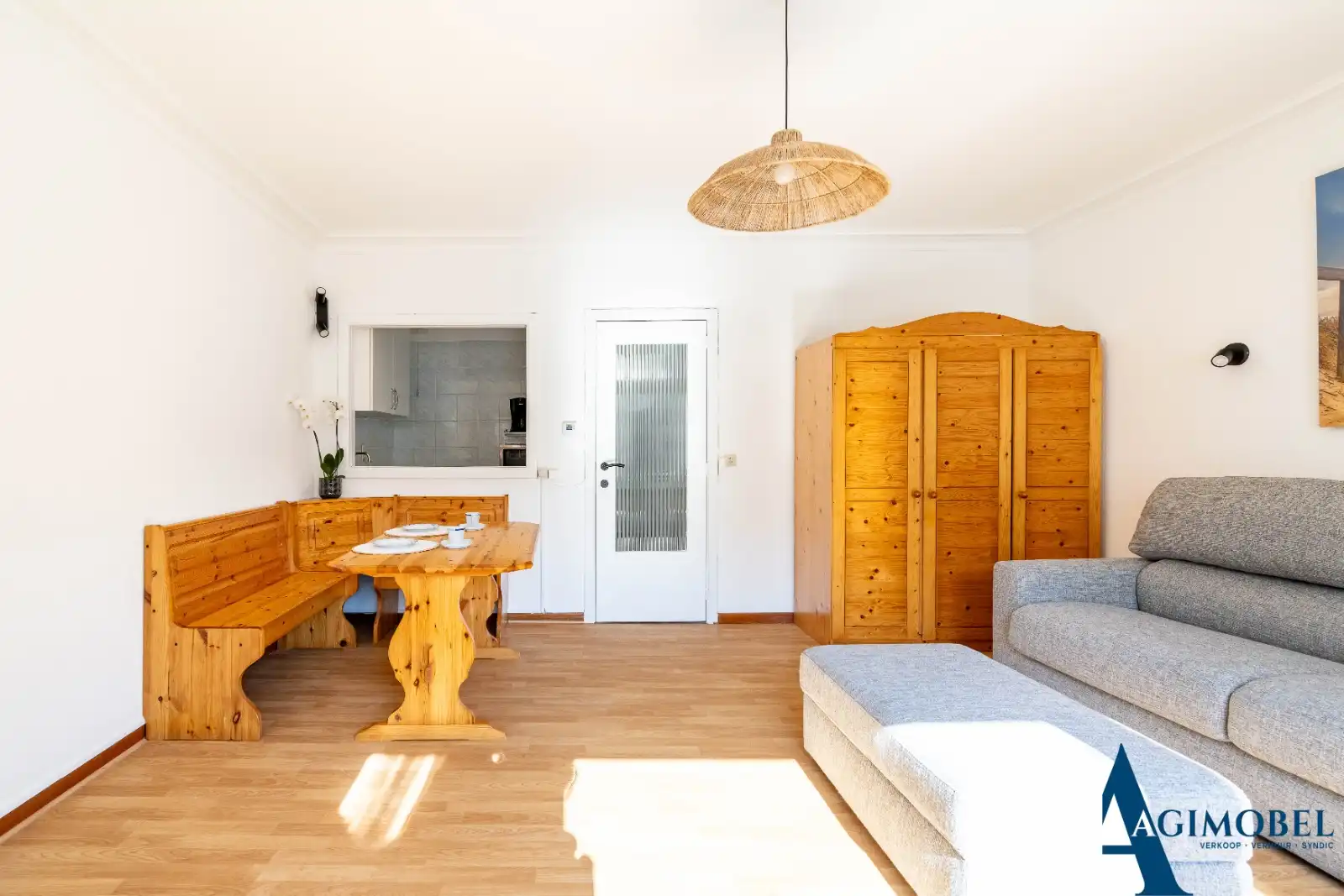 Knus appartement op de eerste verdieping op 25m wandelen van de Zeedijk. foto 2