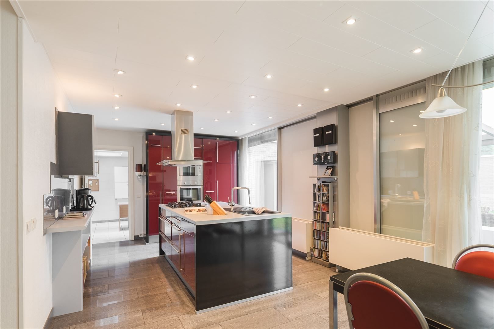 Uniek gelijkvloersappartement met tuin, dubbele garage en tal van mogelijkheden foto 4
