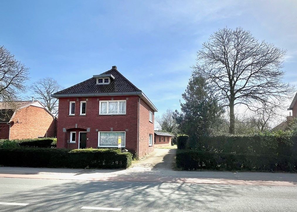 Hoofdfoto van de publicatie: Ruime woning met stallingen op 1.070 M² te Overpelt