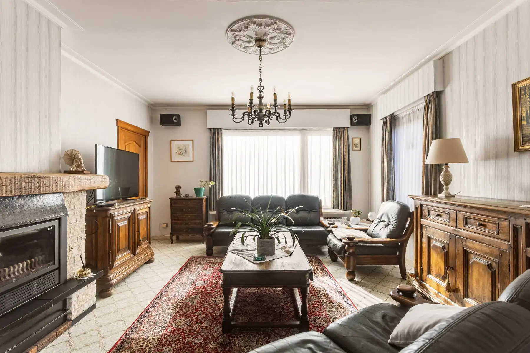 Ruime open bebouwing met 5 slaapkamers op toplocatie! foto 4
