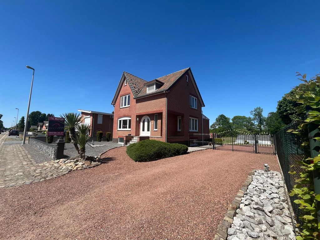Zeer goed onderhouden vrijstaande woning foto 2