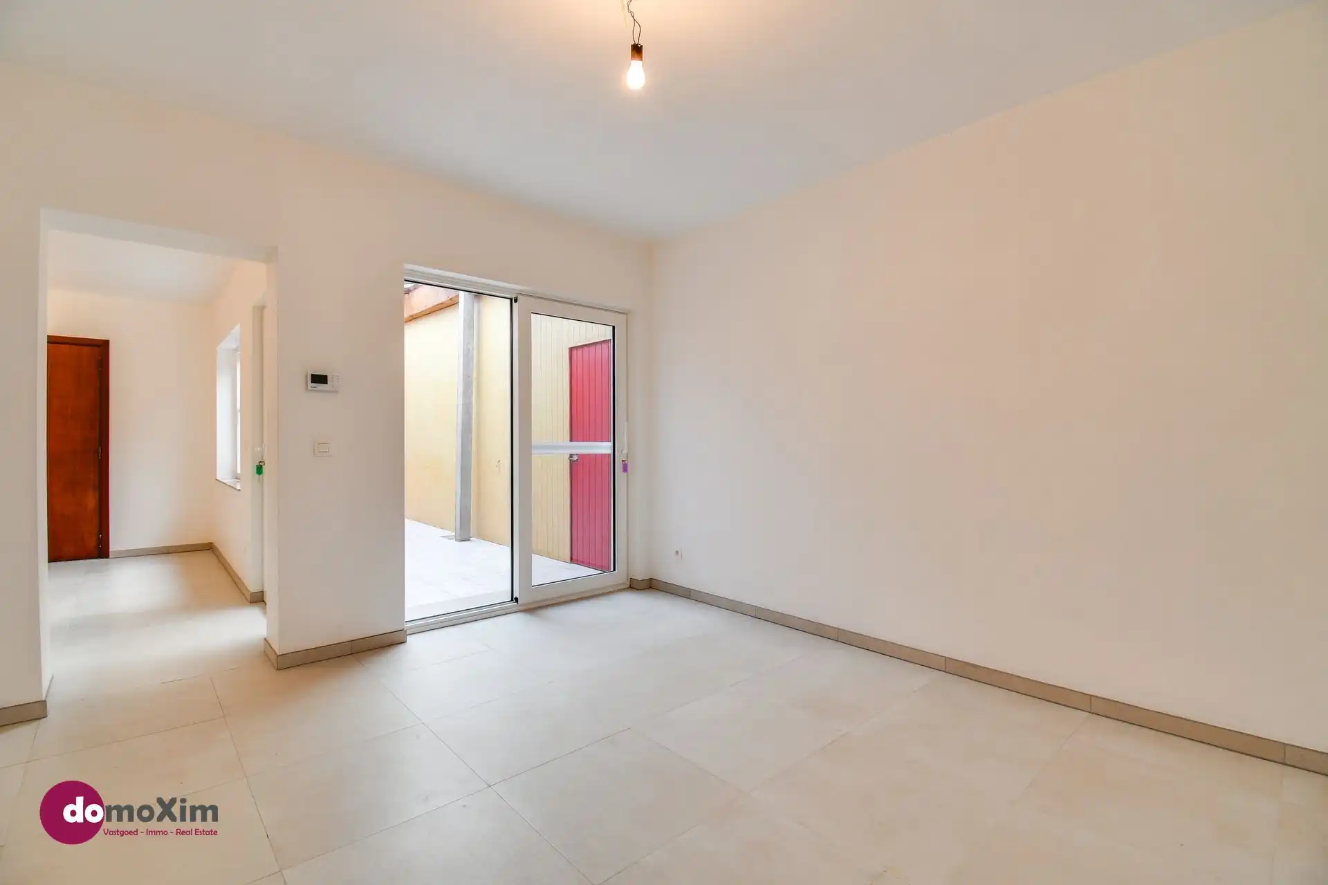 Gerenoveerde woning met loods, stallen en serre op een terrein van 32 are foto 4