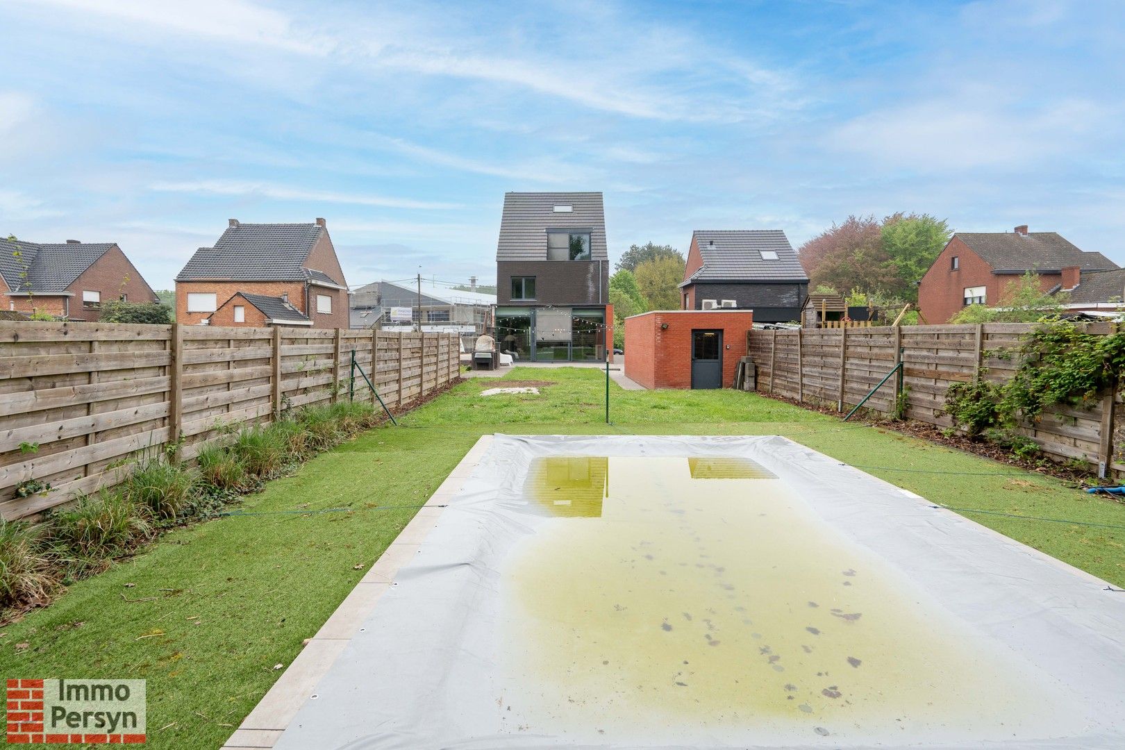 Prachtige HOB (2012) met 6 Slaapkamers, 2 Badkamers, Zwembad en Vrijstaande Garage foto 23