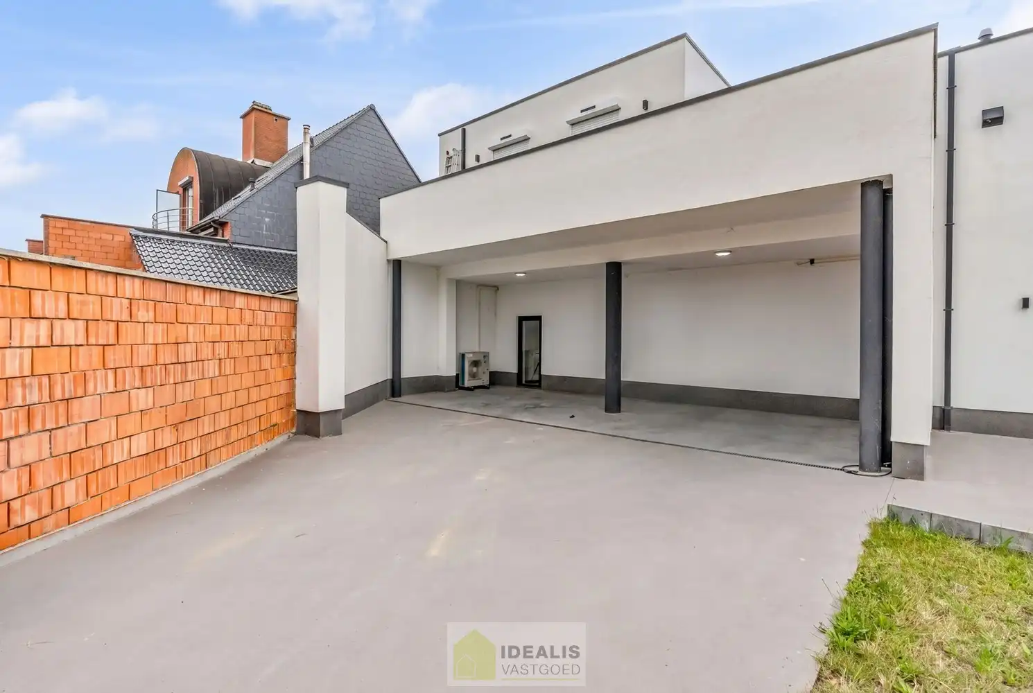 IDEALIS VASTGOED - HANDELSRUIMTE MET TAL VAN MOGELIJKHEDEN OP EEN TOPLOCATIE NABIJ HET CENTRUM VAN HEPPEN (LEOPOLDSBURG)! Dit handelspand van +- 90m² is gelegen langs de Diestersteenweg waardoor het een toplocatie is om handel te drijven met parkeergelegenheid achter het pand. Gemakkelijk te bereiken te voet, per auto én openbaar vervoer en gelegen op een absolute zichtlocatie langs een drukke doorgansweg en nog volledig naar eigen smaak af te werken en in te richten! foto 16