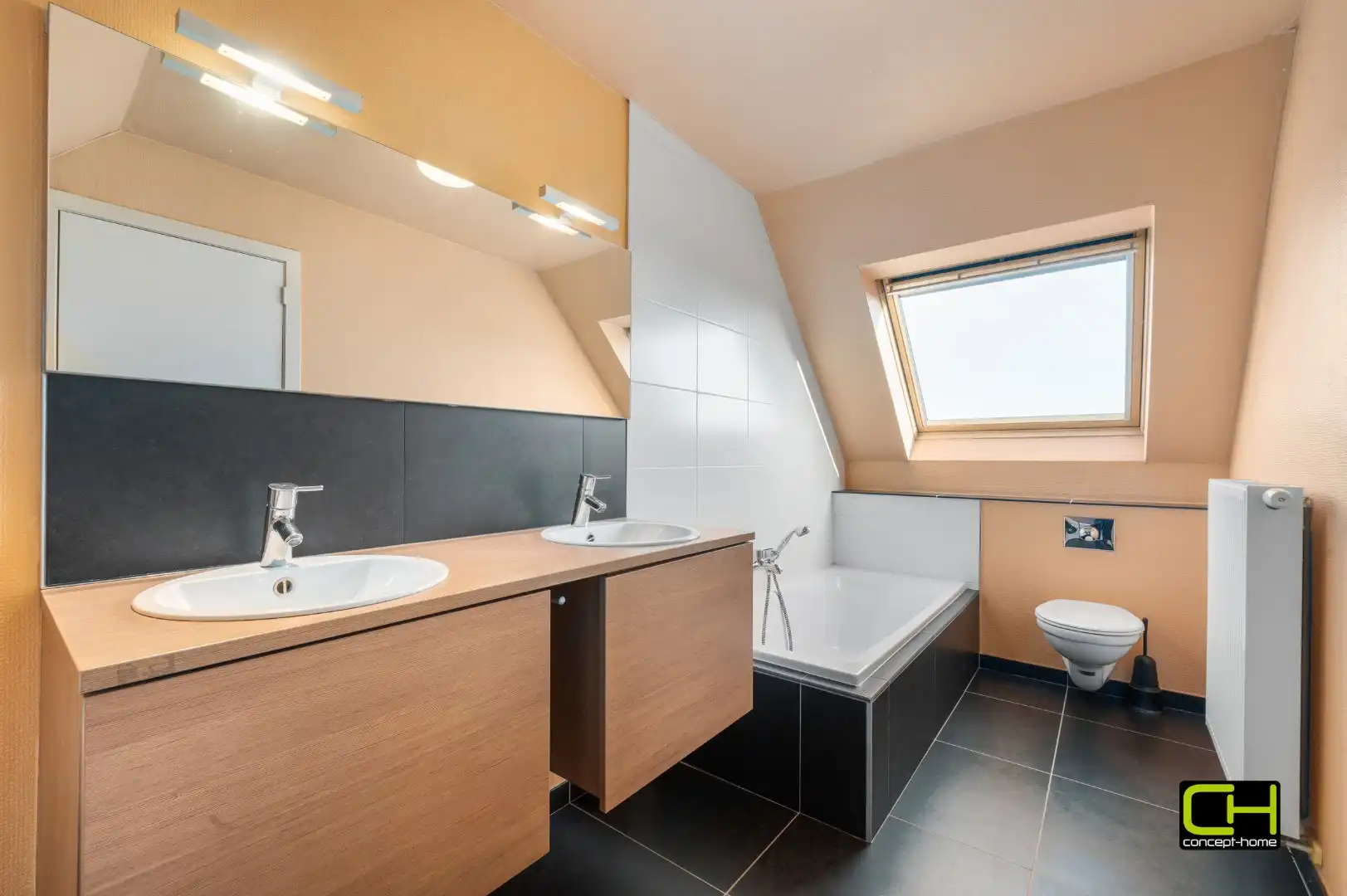 Lichtrijk duplex appartement met terras en ondergrondse staanplaats te koop in Lievegem foto 9