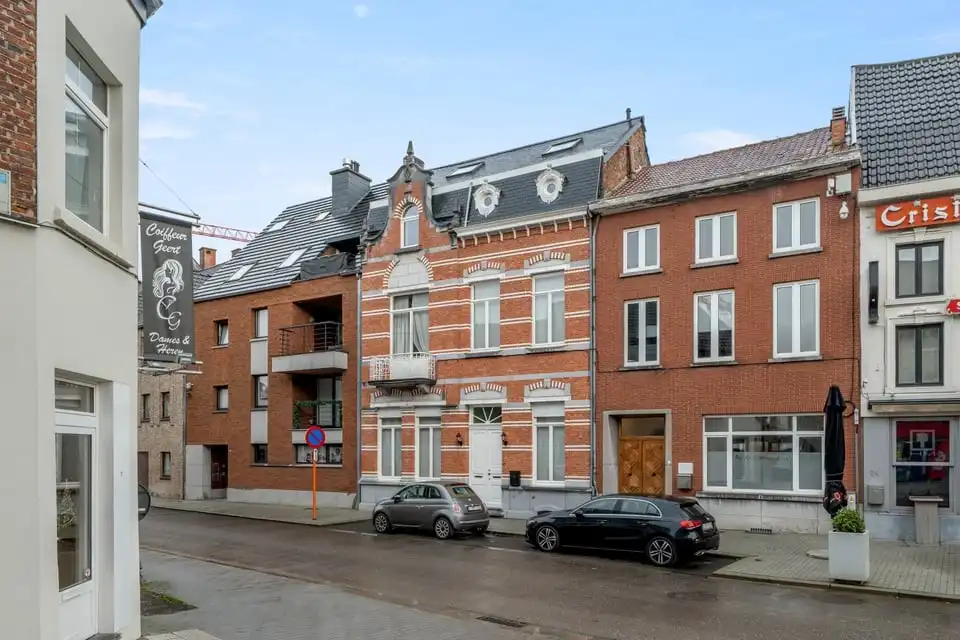 EXCLUSIEF HERENHUIS MET LUXUEUZE AFWERKING IN HET HART VAN SINT-TRUIDEN foto 2