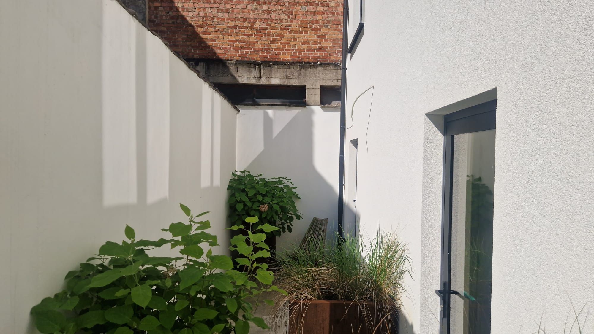 Lichtrijk gerenoveerd 2 slaapkamerappartement vlakbij Gent centrum foto 3
