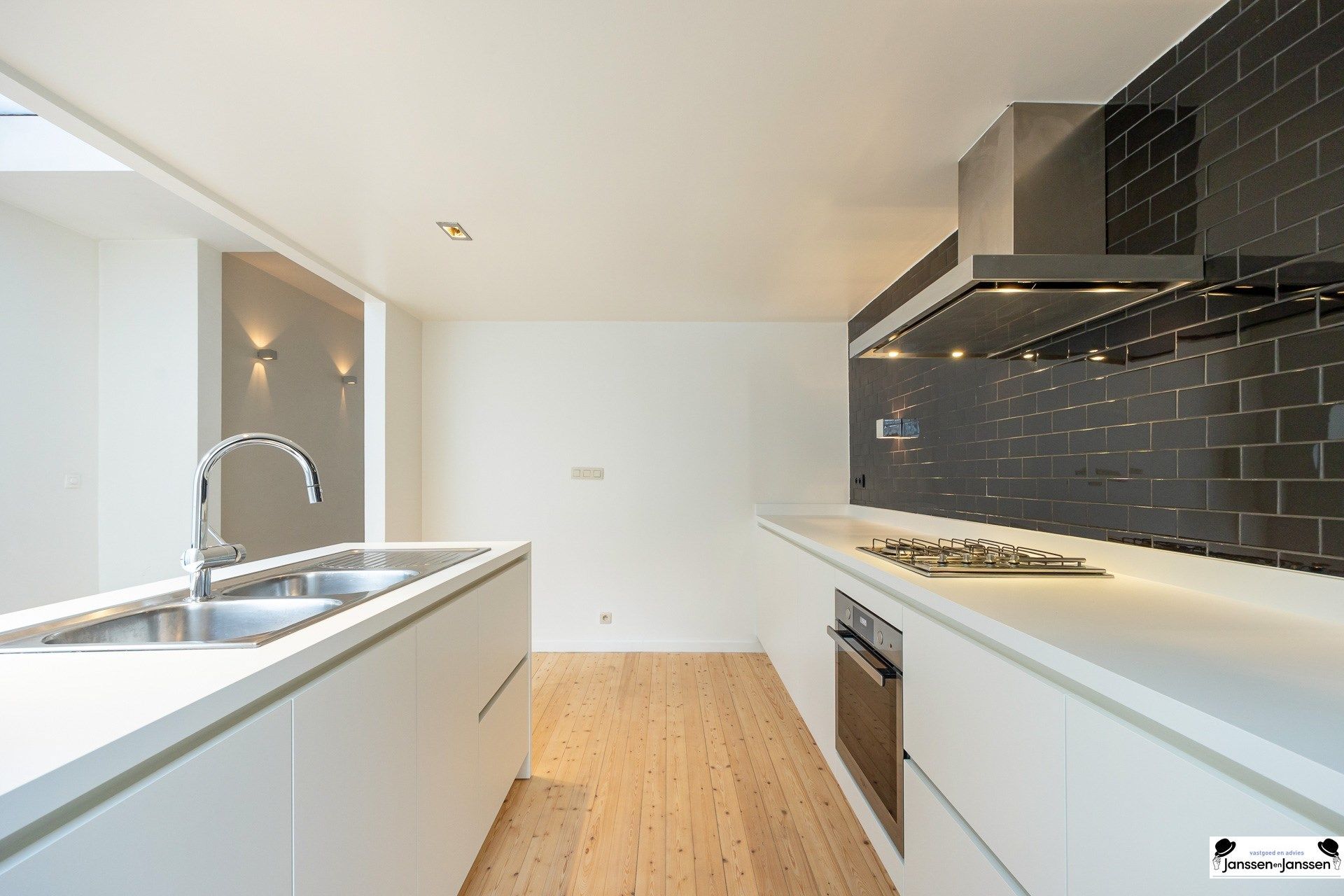 Gerenoveerd herenhuis met architecturale gevel  foto 6