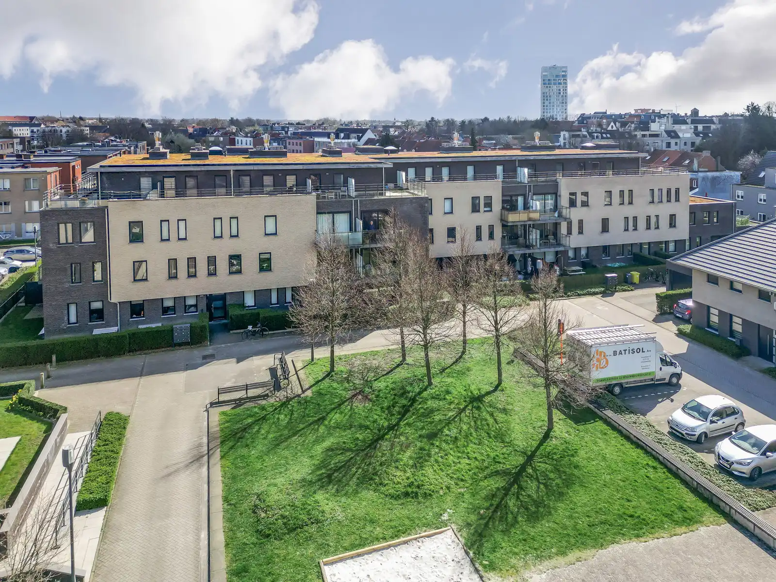 Lichtrijk appartement met 2 slaapkamers  foto {{pictureIndex}}