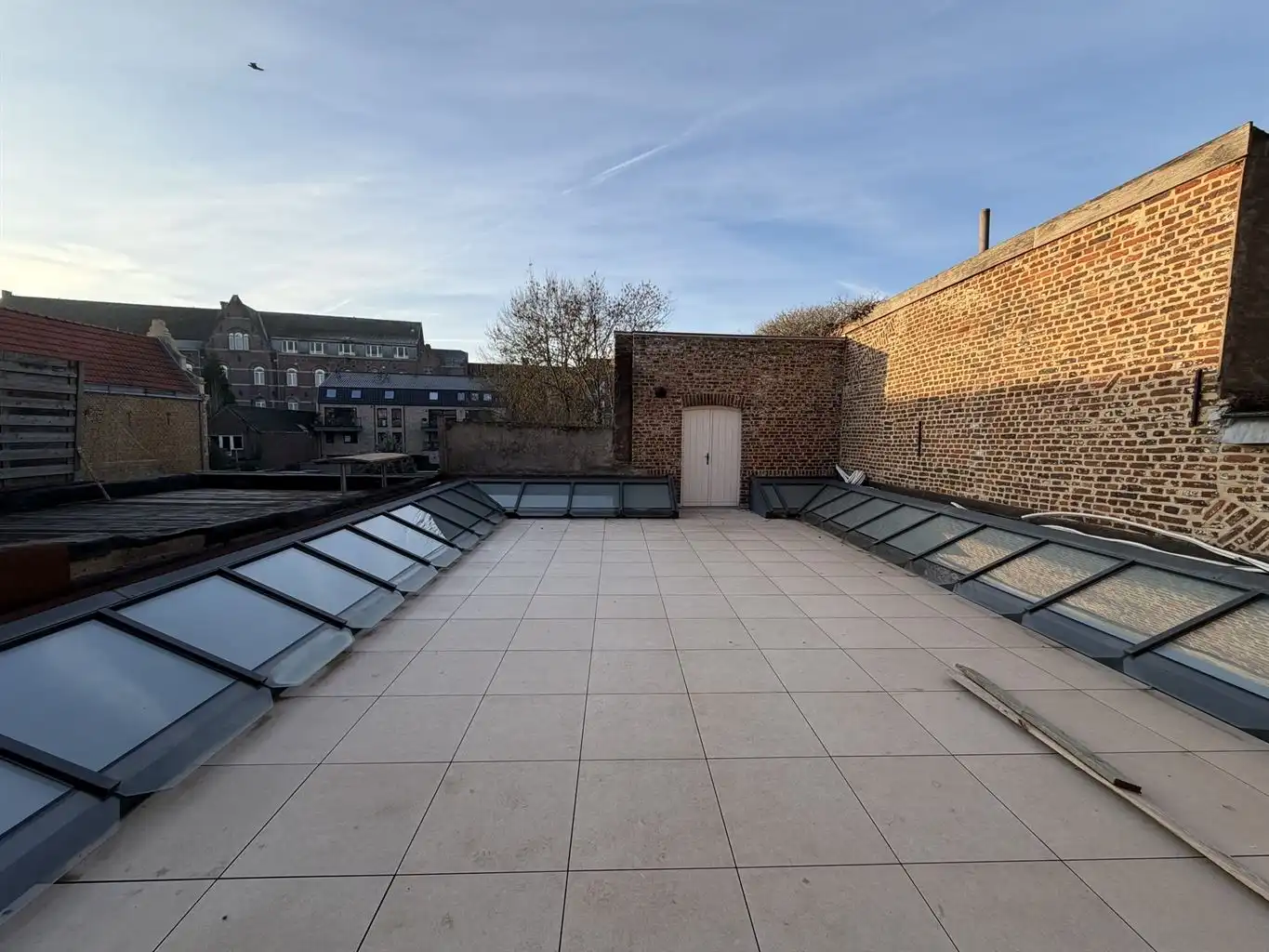 Gezellig, doch ruim appartement op de eerste verdieping met 2 slaapkamers, ruim terras en optioneel een staanplaats, gelegen in het centrum van Maaseik. foto 5
